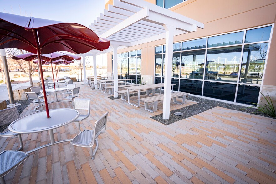 More Photos Of 404 Veterans Airpark Ln, Midland Office For Sale