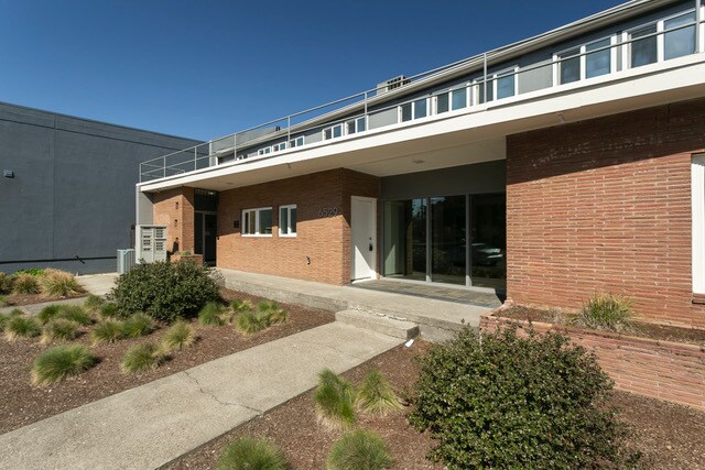 More Photos Of 6529-6533 NE Sandy Blvd, Portland Loft Creative Space For Sale