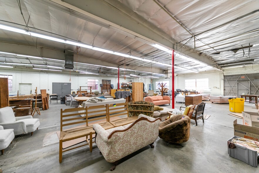 More Photos Of 3040 Rosslyn St, Los Angeles Warehouse For Lease
