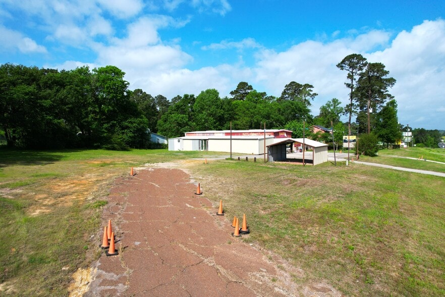 More Photos Of 11457 US Highway 190 W, Livingston Garden Center For Sale