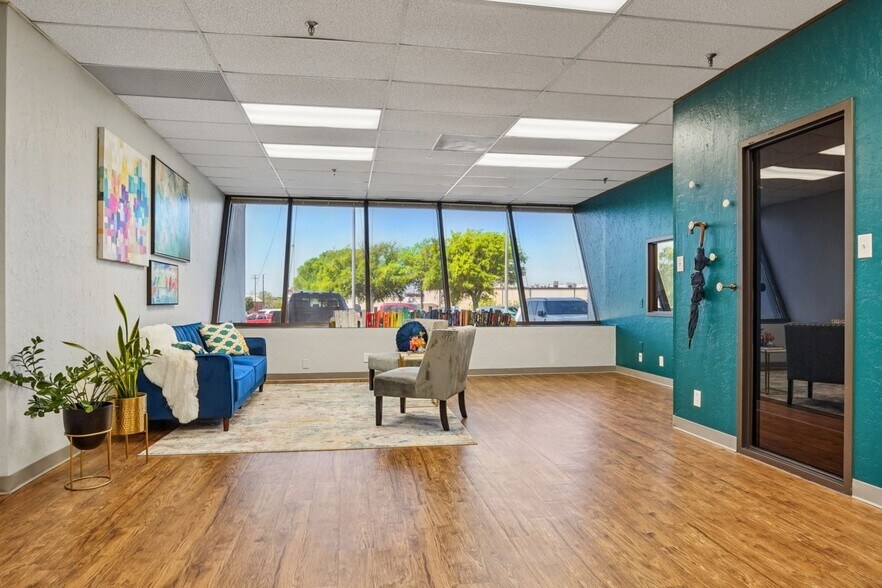 More Photos Of 1800 Teague Dr, Sherman Office For Sale