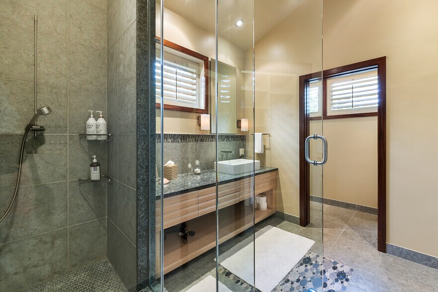 More Photos Of 16 Burke Rd, Peterborough Specialty For Sale