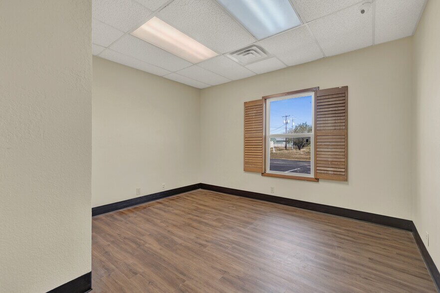 More Photos Of 3 Commercial Pl, Schertz Office For Lease