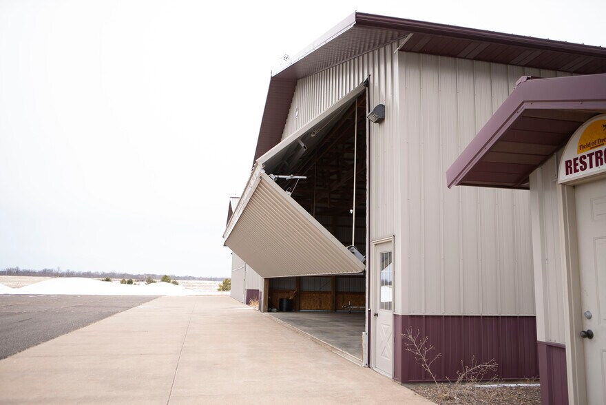 More Photos Of 24226 Lone Pine Rd, Hinckley Airport For Sale