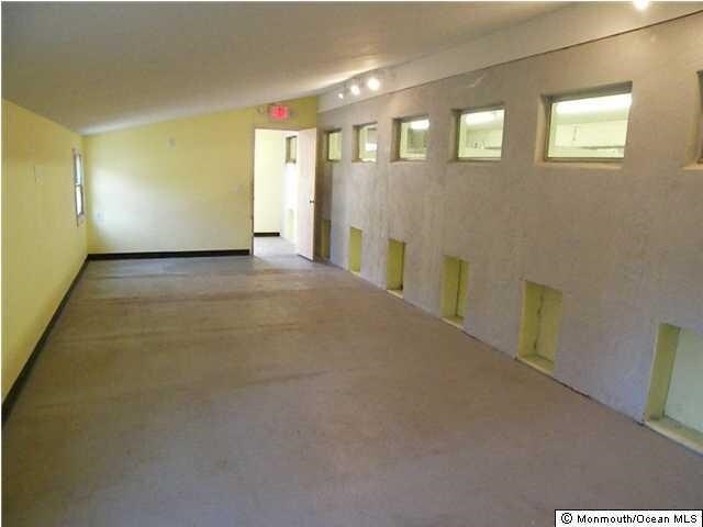 More Photos Of 152 Magnolia Ln, Middletown Veterinarian Kennel For Lease