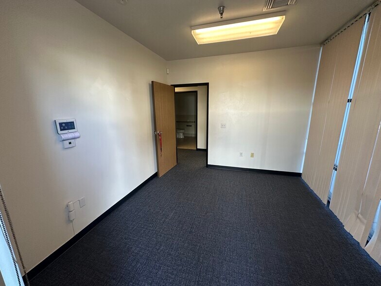 More Photos Of 7163 Old 215 Frontage Rd, Moreno Valley Research And Development For Lease