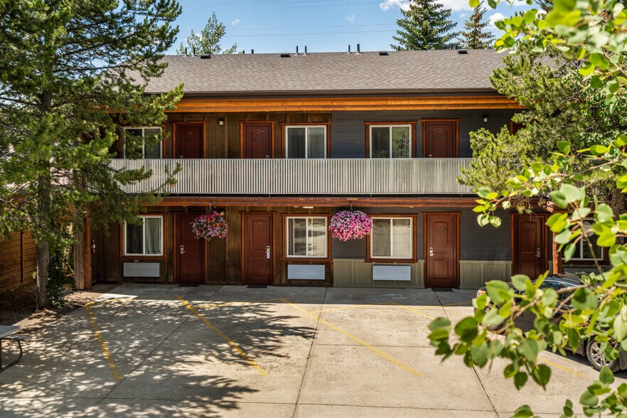 More Photos Of 119 Electric St, West Yellowstone Hotel For Sale