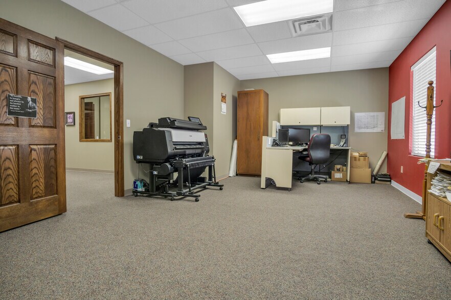 More Photos Of 5308 Parklane Dr, Kearney Serviced Offices For Sale
