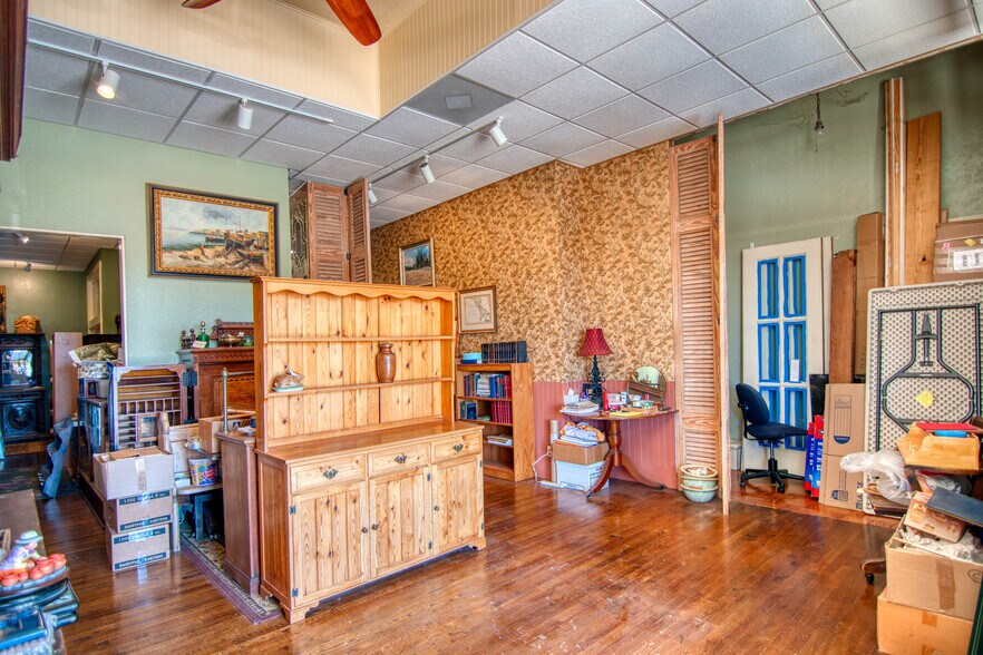 More Photos Of 226 Fort McKavitt St, Mason Hospitality For Sale