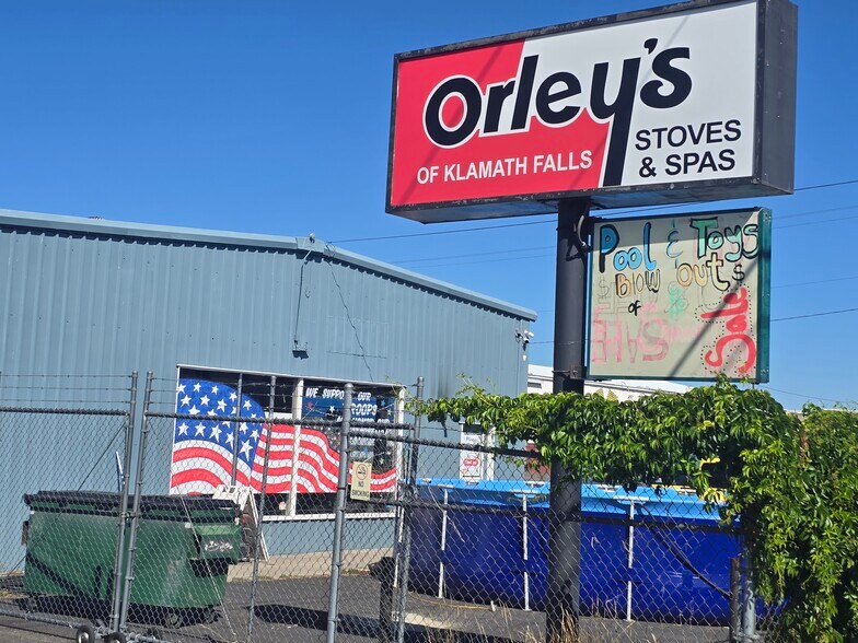 Primary Photo Of 2120 Washburn Way, Klamath Falls Freestanding For Sale