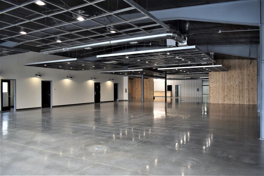 More Photos Of 9701 Northwest Expy, Yukon Showroom For Sale