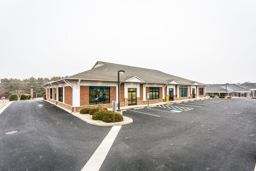 More Photos Of 16 Gosnell, Staunton Medical For Sale