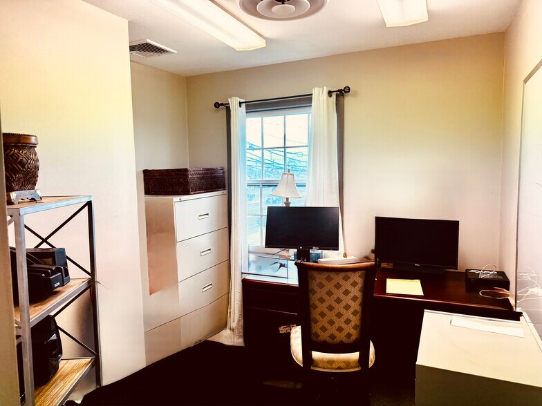 More Photos Of 20 Hicksville Rd, Massapequa Medical For Lease