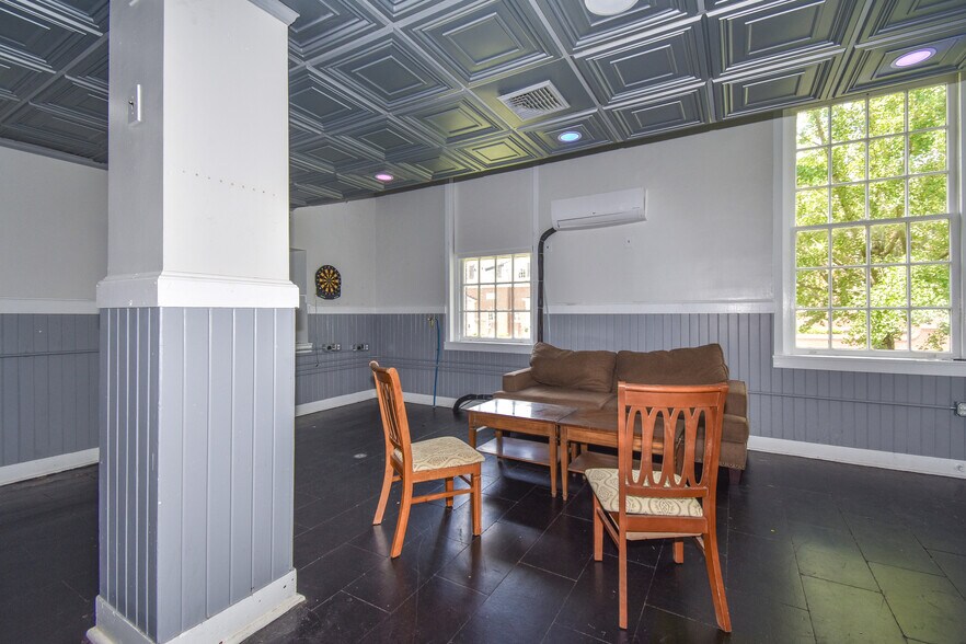 More Photos Of 82 Court Sq, Alexander City Flex For Sale