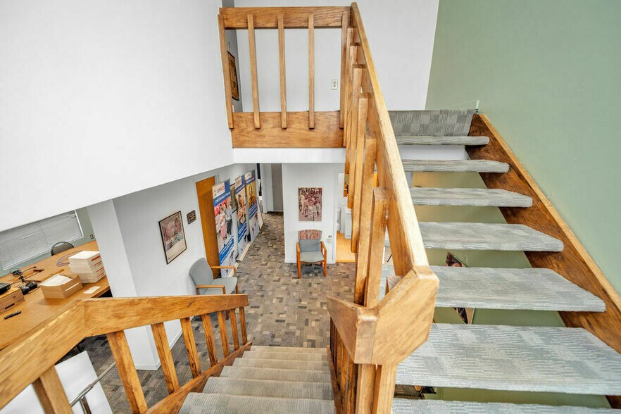 More Photos Of 10801 Connecticut Ave, Kensington Office For Sale