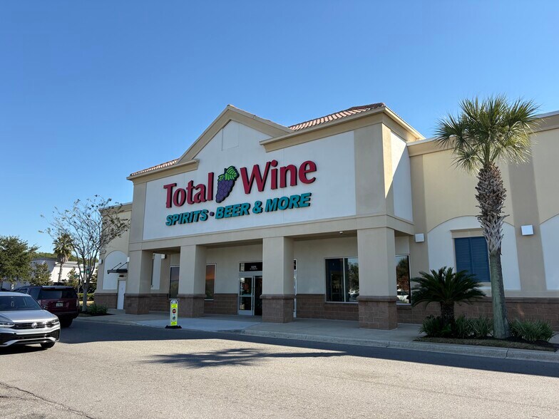 More Photos Of 13249-13275 City Square Dr, Jacksonville Unknown For Lease