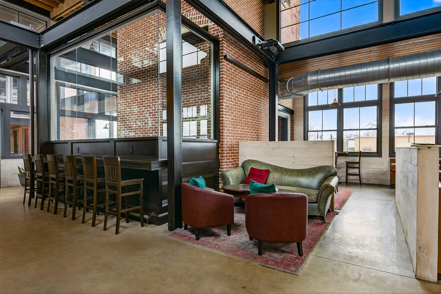 More Photos Of 153 S Main St, Boerne General Retail For Lease