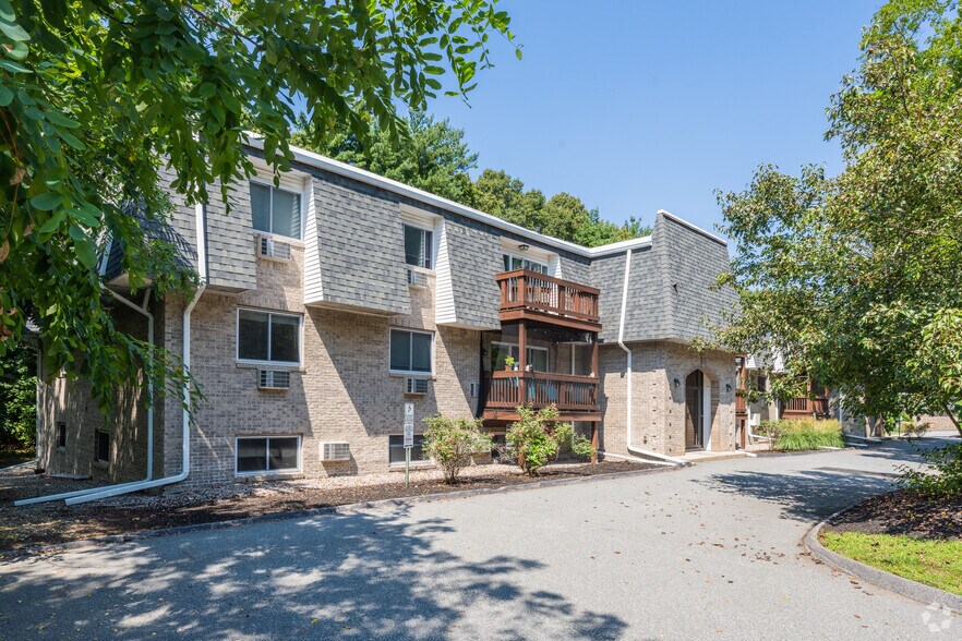 Primary Photo Of 383-435 Oaklawn Ave, Cranston Apartments For Sale