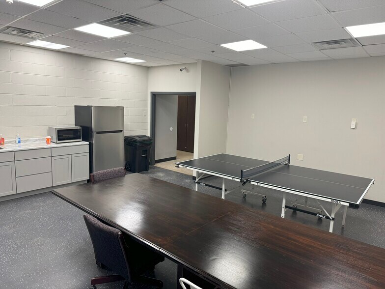 More Photos Of 10078 E Kemper Rd, Montgomery Unknown For Lease