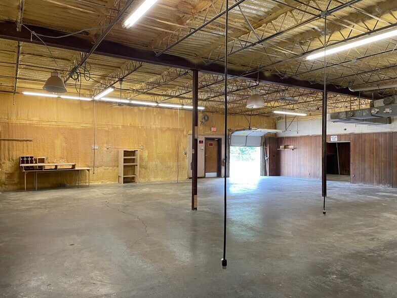 More Photos Of 323 NE Pierce St, Minneapolis Manufacturing For Sale