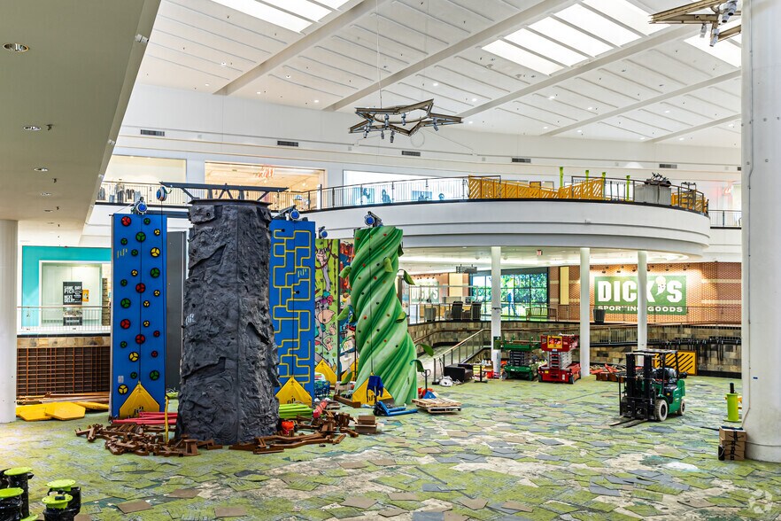 More Photos Of 18813 E 39th St, Independence Unknown For Lease