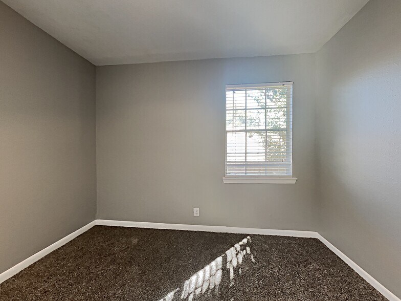 More Photos Of 1010 N Meadows Dr, Austin Apartments For Sale