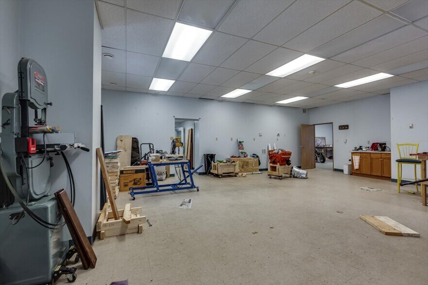 More Photos Of 4831 50 St, Alix Flex For Sale