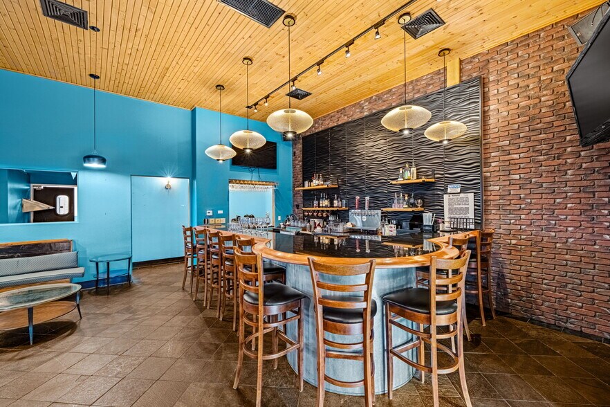 More Photos Of 701 E 2nd Ave, Durango Showroom For Lease