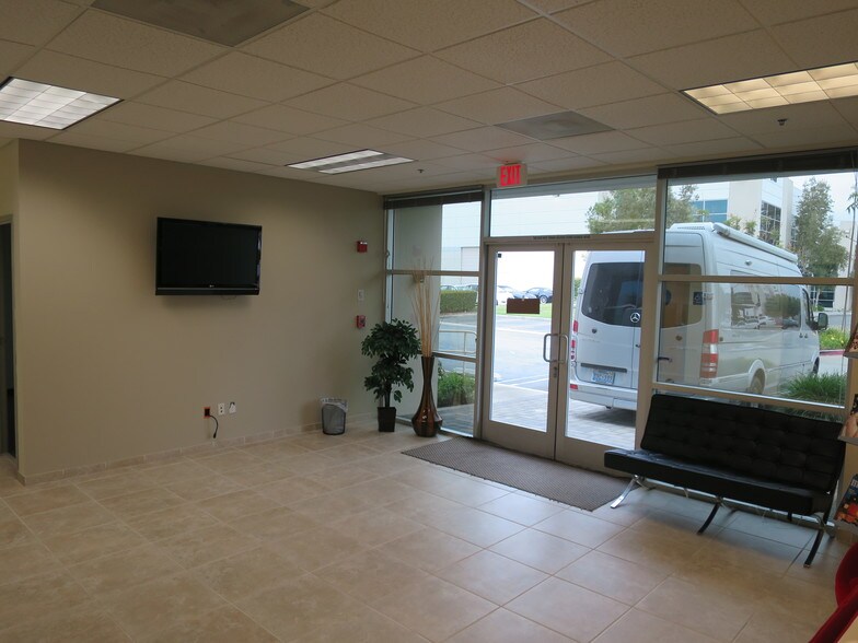 More Photos Of 2972 Columbia St, Torrance Warehouse For Lease