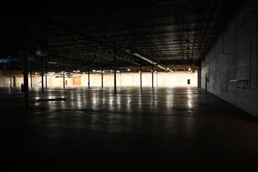 More Photos Of 2300 Claremont Ave, Ashland Freestanding For Lease