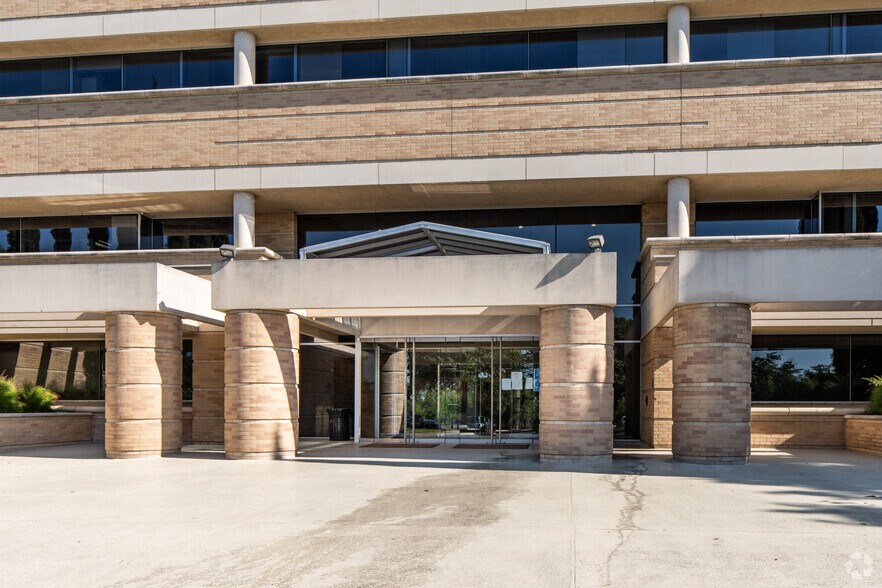 More Photos Of 101 W Louis Henna Blvd, Austin Office For Lease