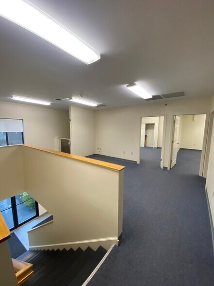 More Photos Of 84 Pleasant Hill Rd, Scarborough Warehouse For Lease