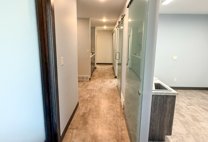 More Photos Of 1711 E 10th St, Sioux Falls Office For Sale