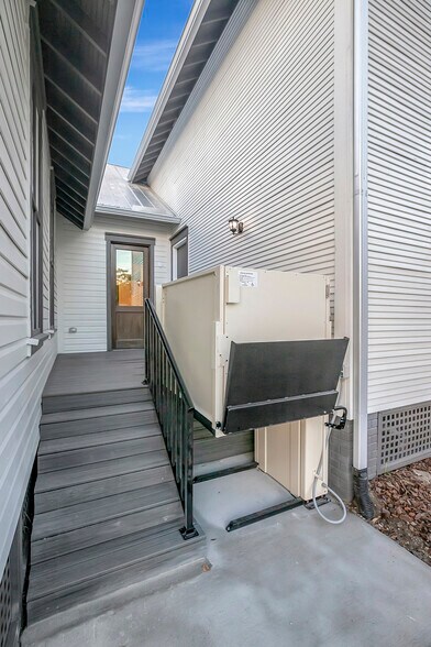 More Photos Of 2111 Cleveland St, Tampa Office For Sale