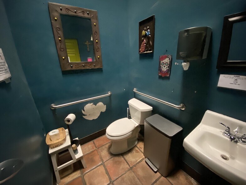 More Photos Of 1714 W Van Buren St, Phoenix Restaurant For Lease