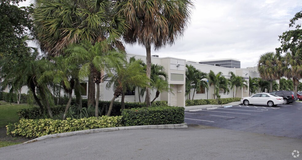 Primary Photo Of 8125-8165 NW 33rd St, Doral Light Manufacturing For Sale