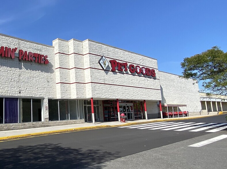 More Photos Of 651 State Route 17 S, Paramus Unknown For Lease