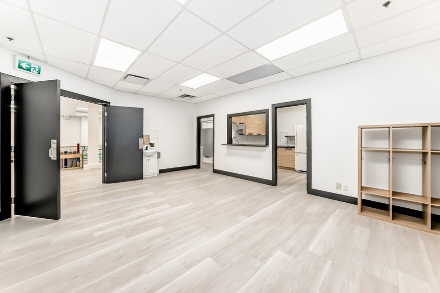 More Photos Of 1015 Centre St NW, Calgary Storefront Retail Residential For Sale