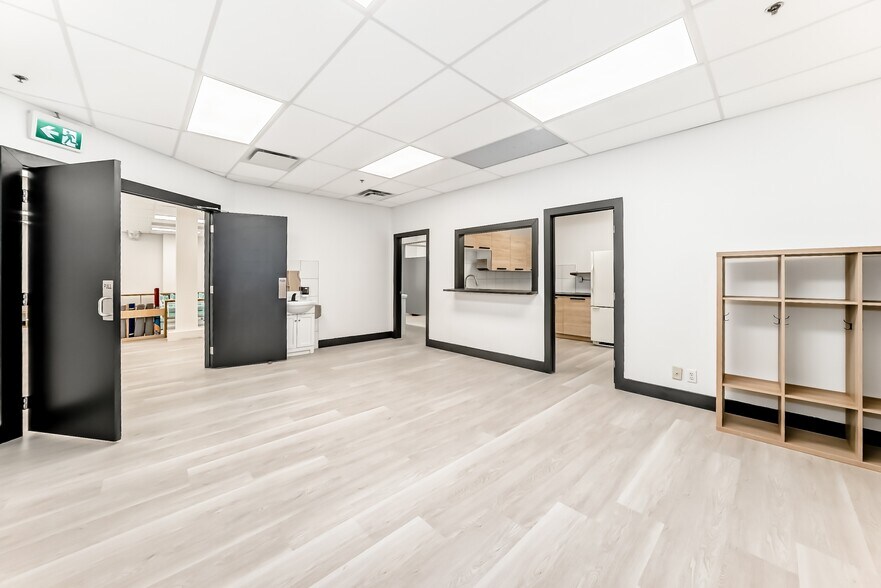 More Photos Of 1015 Centre St NW, Calgary Storefront Retail Residential For Sale