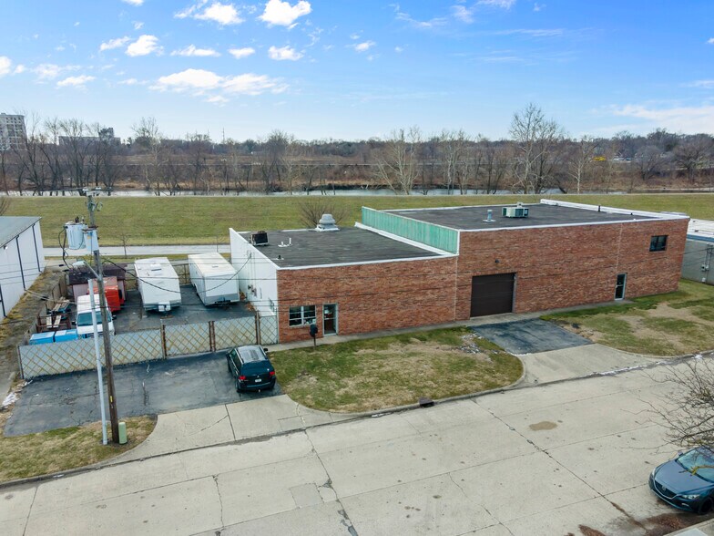 More Photos Of 1805 W 15th St, Indianapolis Warehouse For Sale