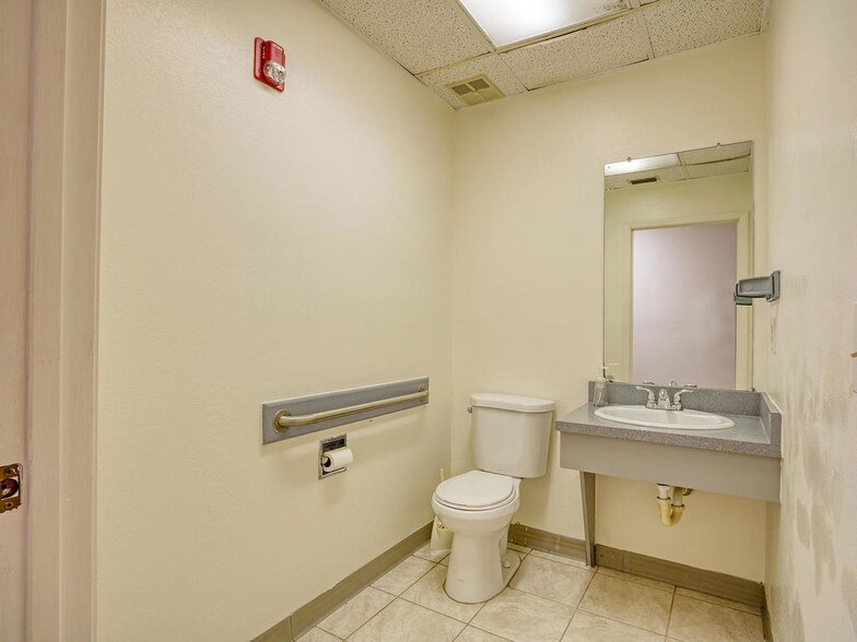 More Photos Of 701 N Hercules Ave, Clearwater Medical For Lease