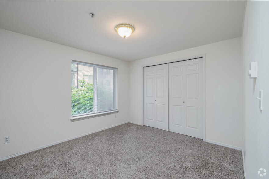 More Photos Of 4719 15th Ave NE, Seattle Apartments For Sale