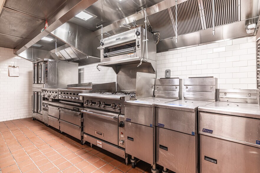 More Photos Of 500 Metropolitan Ave, Brooklyn Hotel For Lease