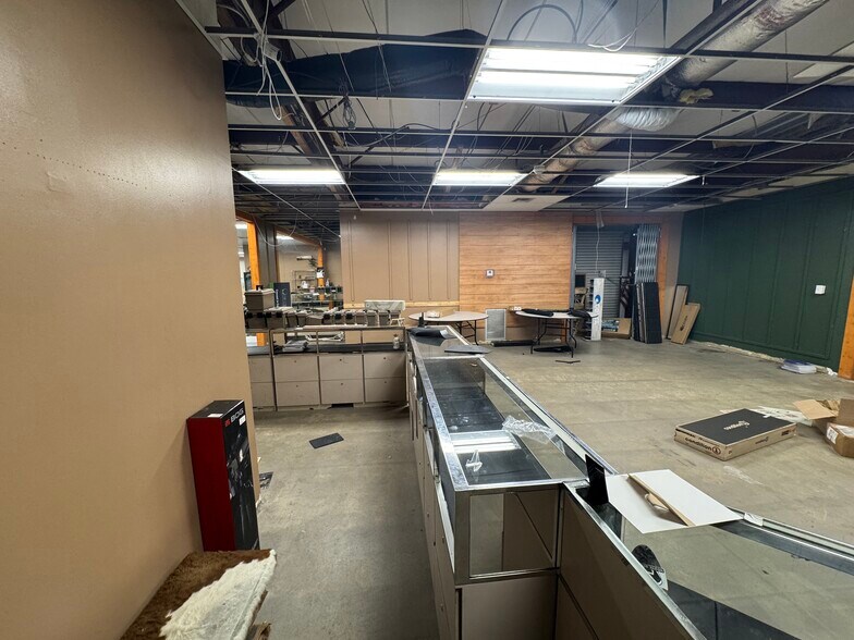 More Photos Of 990 N Daleville Ave, Daleville Warehouse For Sale