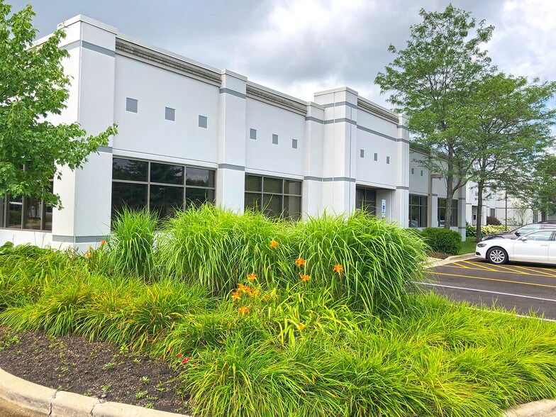 More Photos Of 302 Saunders Rd, Riverwoods Office For Lease