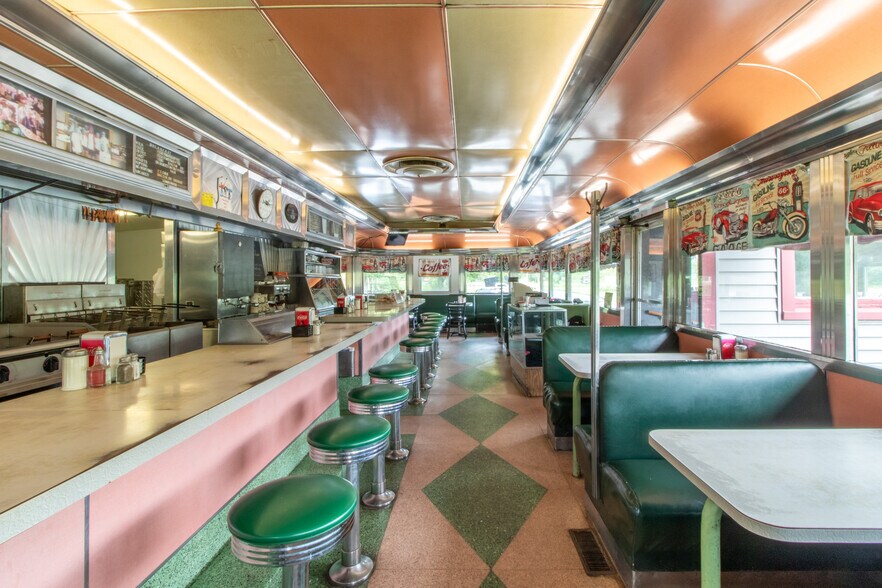 More Photos Of 585 US Route 5, Coventry Specialty For Sale