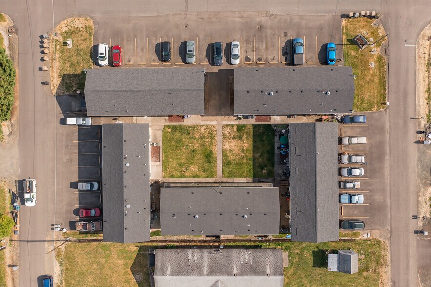 More Photos Of 455 W D St, Halsey Apartments For Sale