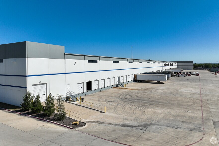 More Photos Of 2201 Chemsearch Blvd, Irving Warehouse For Lease