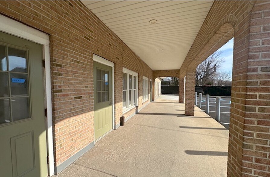 More Photos Of 320 Merrick Rd, Amityville Freestanding For Sale