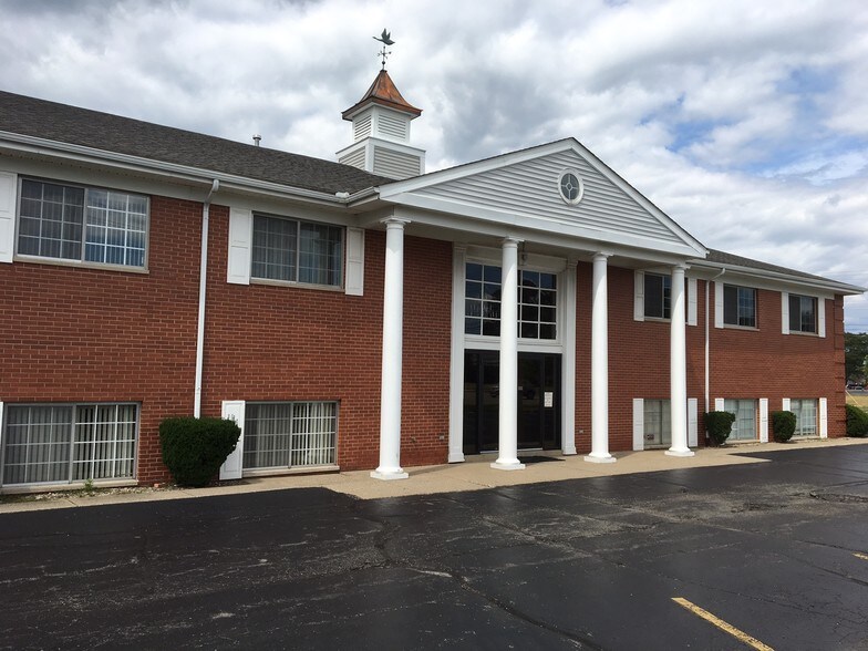 More Photos Of 2820 W Maple Rd, Troy Office For Sale